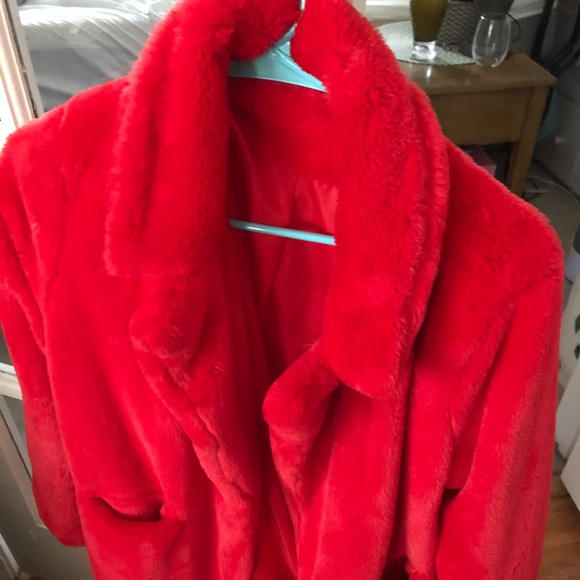 Sisttke red faux fur jacket. So soft. - Picture 2 of 4